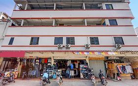 Oyo 92322 Hasan House Syariahnearpelabuhan Feri Harbor Bay